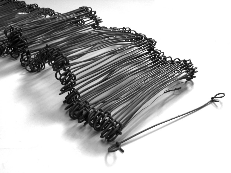 Bundles of pre-cut double loop tie wire