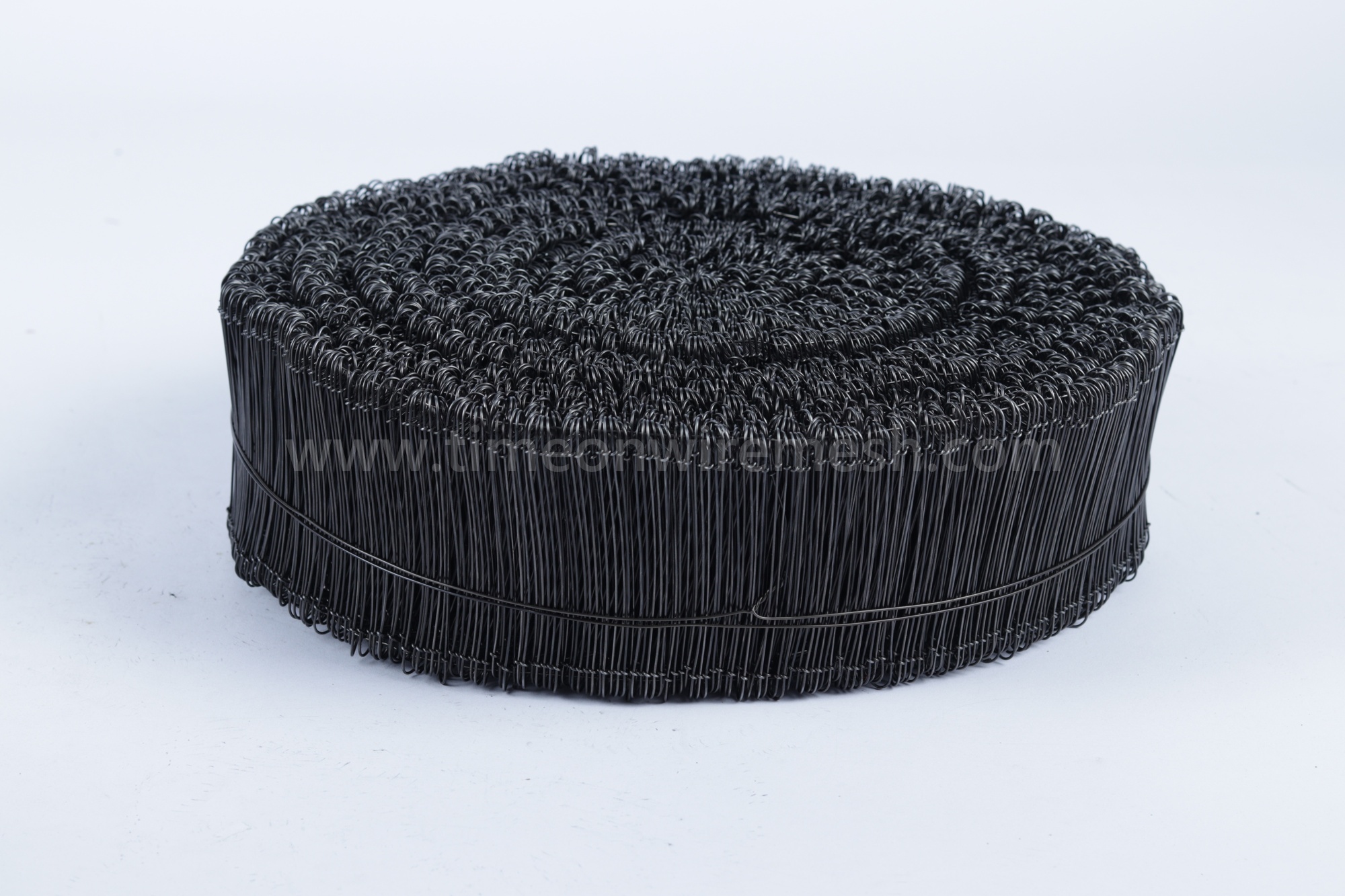 Bulk bundle of black loop tie wire