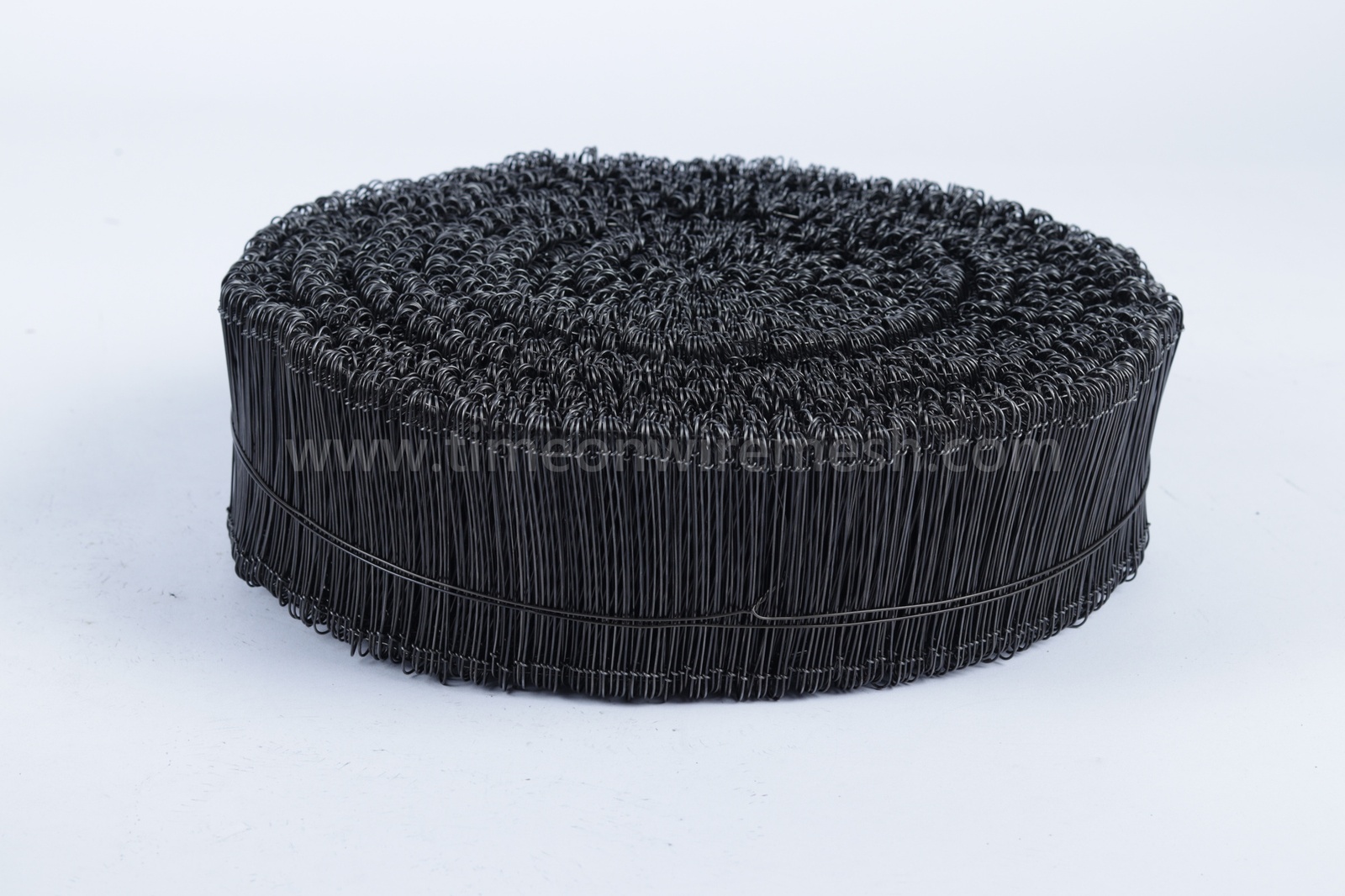 Bulk bundle of black loop tie wire
