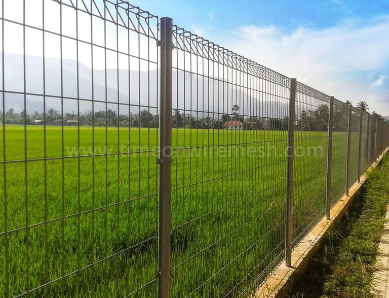 Roll-Top fence panel connection to a steel post