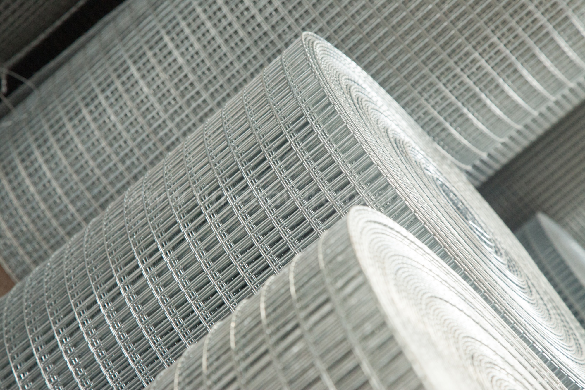 Welded wire mesh roll detail