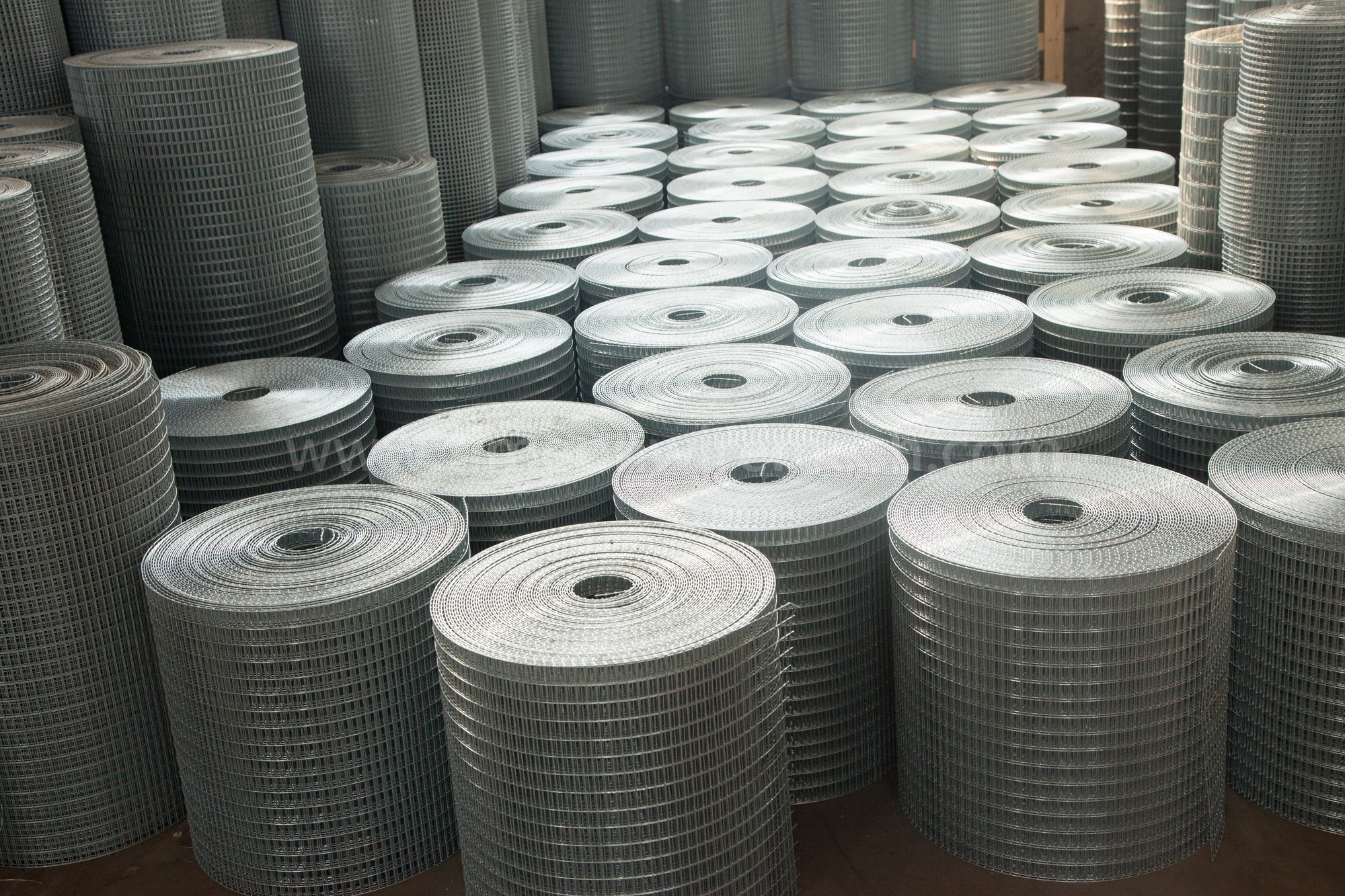 Welded wire mesh rolls